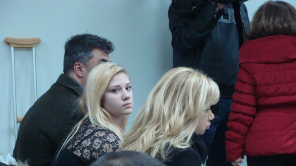 Смърт на вещо лице отложи делото срещу гръцкия студент, блъснал Катерина