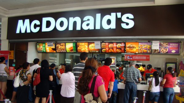 Уличиха McDonalds в укриване на 1 милиард евро