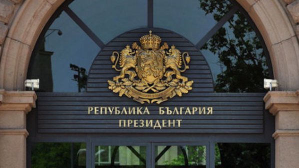 БСП прати секретарите при Плевнелиев