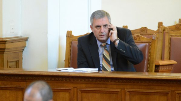 Днес няма да има оставка на Георги Първанов