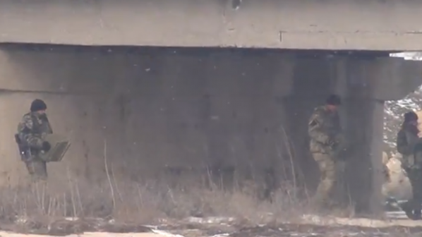 Украински военни минираха два моста в Крим (видео)
