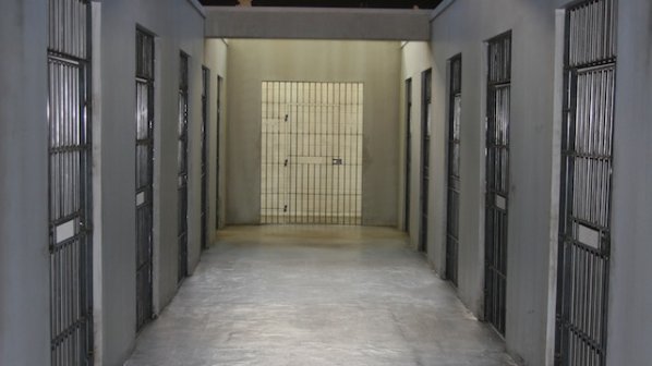 Норвегия нае затворнически килии в Холандия