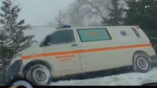 Снежни бури парализираха Балканите (видео)