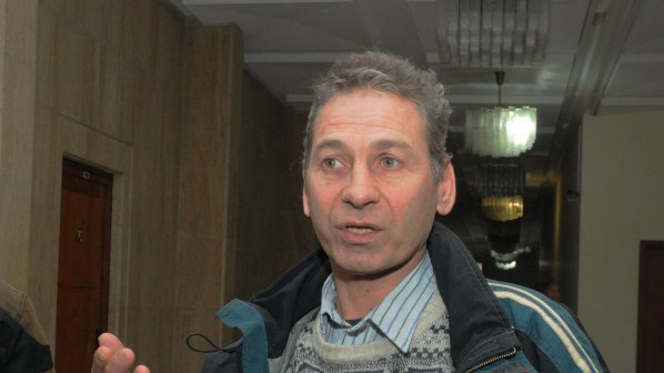 Харакирито отрича да е палил къщата в Созопол (снимки)
