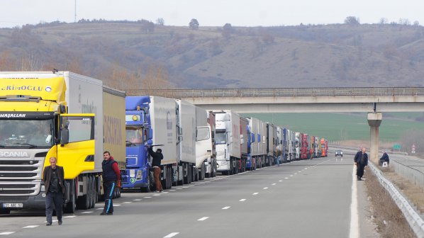 Не пускат пълни камиони в Македония през Гюешево