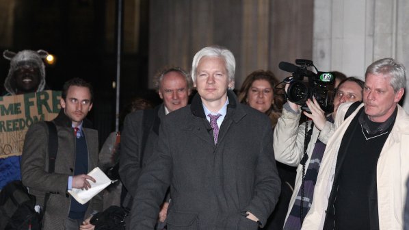Швеция иска да разпита създателя на Wikileaks в Лондон (обновена)
