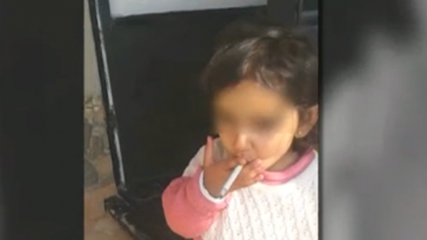 До 3 години затвор за майката, дала цигара на 3-годишната си дъщеря