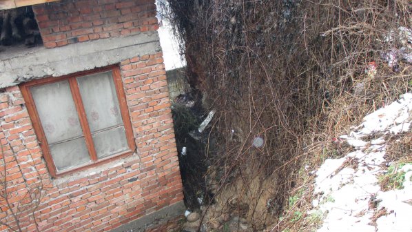 Старо свлачище се активизира край видинското село Арчар