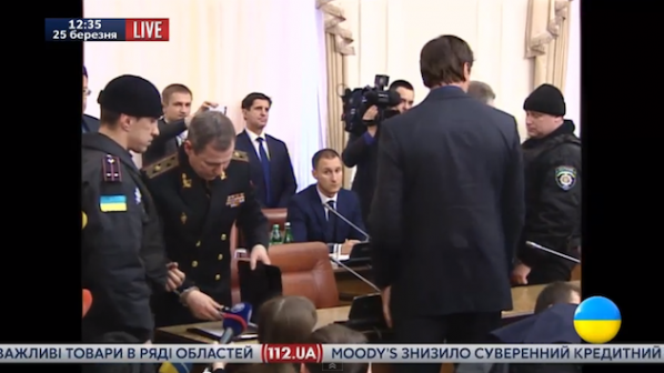 Арестуваха украински държавни служители в ефир (видео)