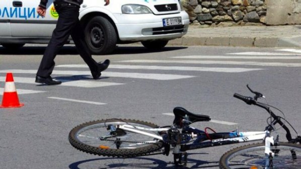Автомобил уби 54-годишен колоездач