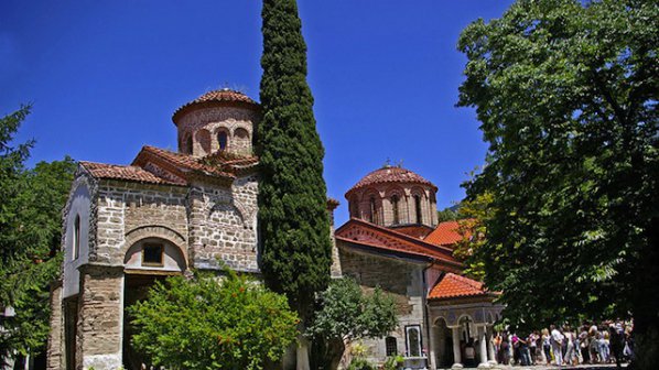 Разпити в Бачковския манастир заради екскурзията на отец Кирил