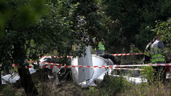 Самолет Ан-2 се разби в Западна Украйна, пилотът загина