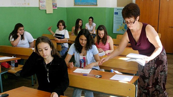 Българският учител по-беден и от колегите си в третия свят