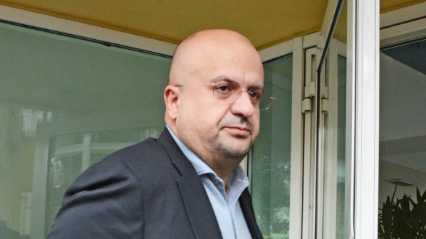 Камен Костадинов: Цветан Василев го е страх от съдебната власт