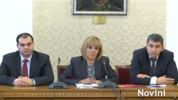 Манолова: В момента частните съдебни изпълнители имат безгранична власт (видео)