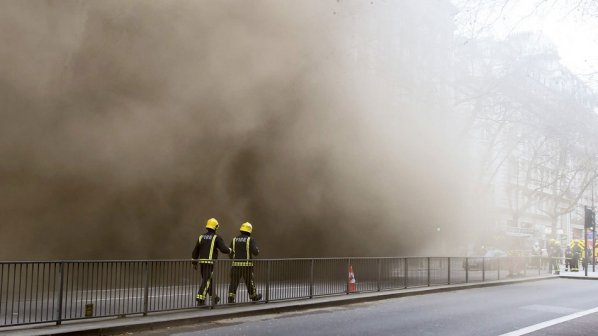 Над 2 хиляди евакуирани в центъра на Лондон заради голям пожар