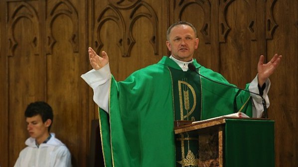 Полски свещеник показал на ученици нецензуриран запис на обезглавявания