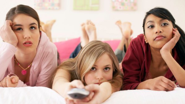 Защо момичетата обичат да гледат заедно сълзливи филми?