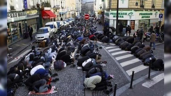 Френските мюсюлмани искат да удвоят броя на джамиите в страната