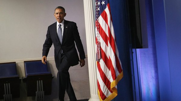 Гард на Обама нахлул с пищов в къща на бившата си