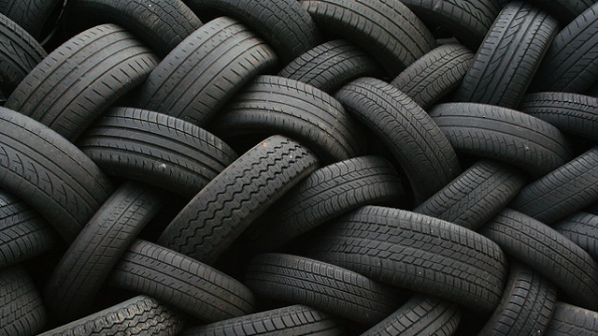 Над 70 автомобила в Банско с нарязани гуми
