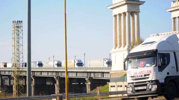 Три камиона с нелегални имигранти задържаха на ГКПП &quot;Дунав мост&quot;
