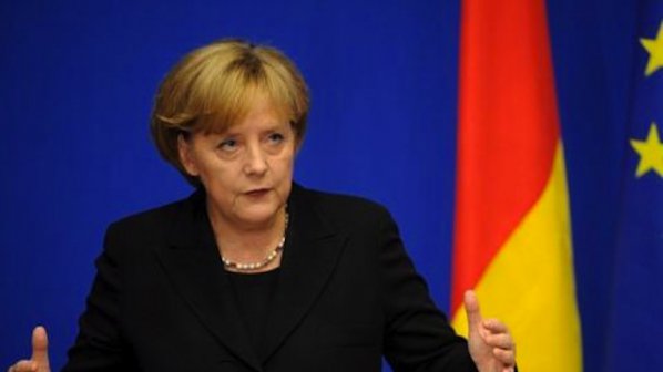 Меркел свиква спешно заседание за бежанците