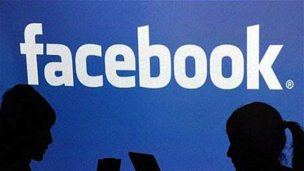 Младите изоставят Facebook, за да избегнат онлайн връзка с родителите си