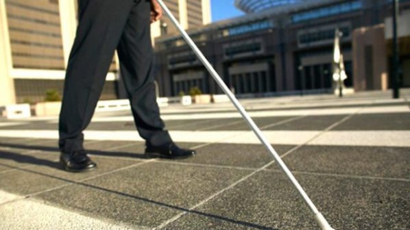 Нагъл шофьор се гаври със слепец във Варна