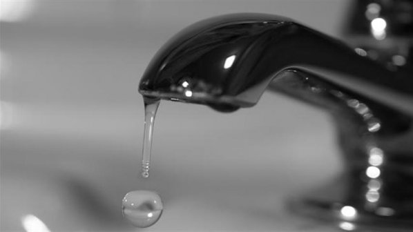 Общината в Бургас предупреди да не се пие вода от чешмите, имало алуминий