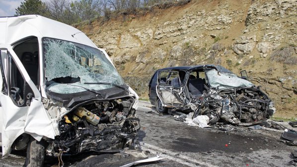 Още една катастрофа с български бус в чужбина, 7 са тежко ранени