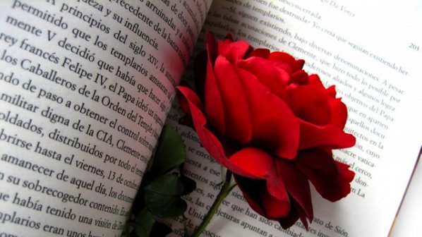 Френският културен институт подарява червени рози за Деня на книгата
