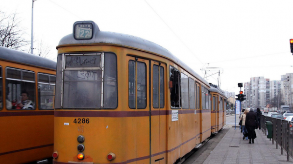 Изнервен ватман заряза трамвай в центъра на София