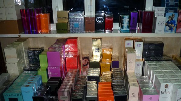 Митничари спряха внос на контрабандни парфюми през Малко Търново