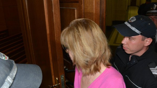 Съдът решава да върне ли Ченалова в ареста