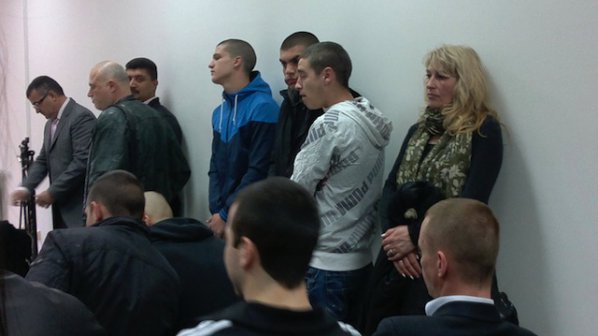 Тръгна делото срещу феновете, пребили сина на пловдивска журналистка (галерия)