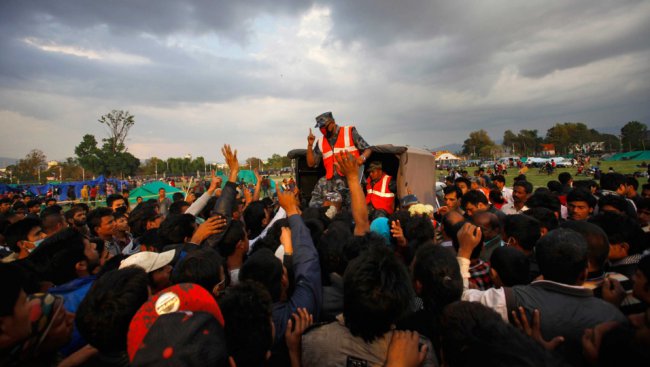 БЧК отваря линия за есемеси в помощ на Непал