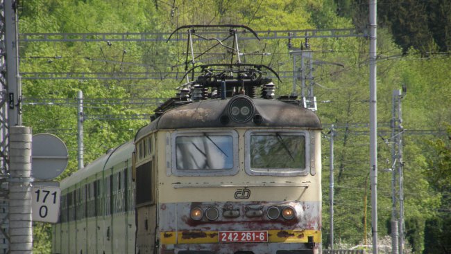 Предотвратиха терористично нападение над влак в Чехия