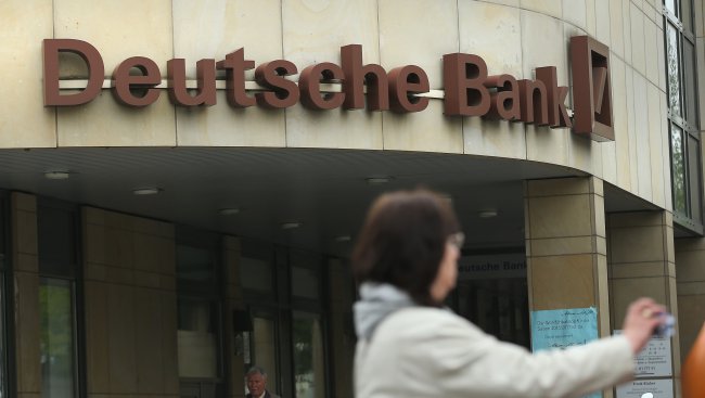 Шефове на Deutsche Bank на съд заради фалит на медийна империя