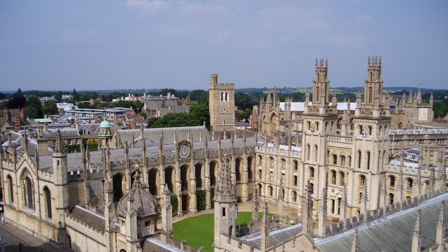 Спада нивото на британските университети