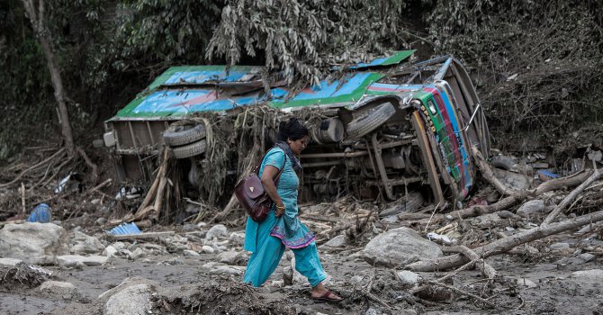 Чуждите спасители напускат Непал