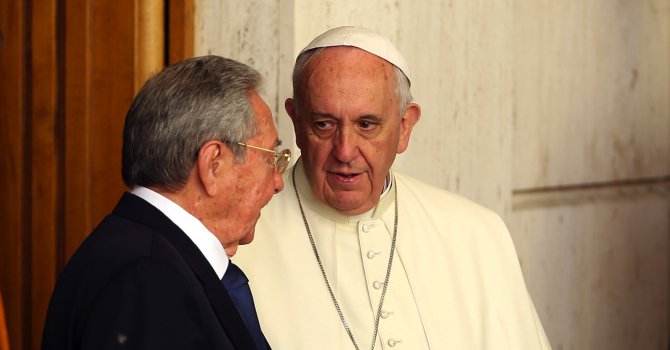 Папа Франциск се срещна с Раул Кастро