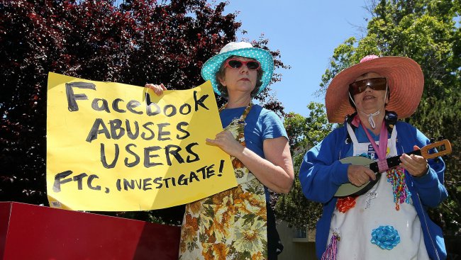 Шведи: Facebook ни отвлече