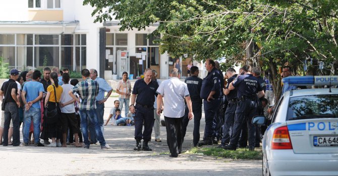 Задържаха 5 нелегални бежанци на жп гара Разпределителна в Пловдив