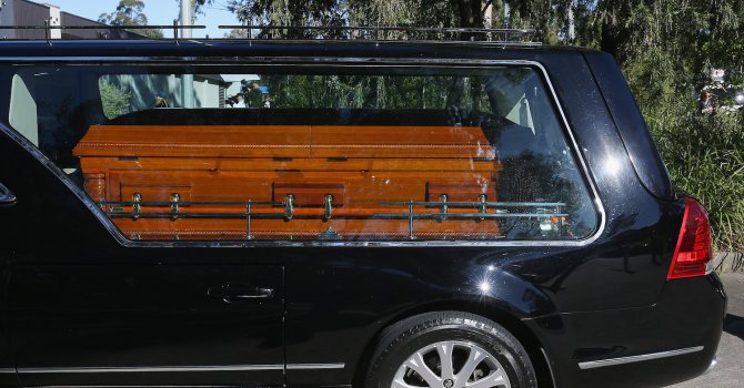 Мъж плати 8 000 лева, за да прибере починалата си съпруга от Гърция