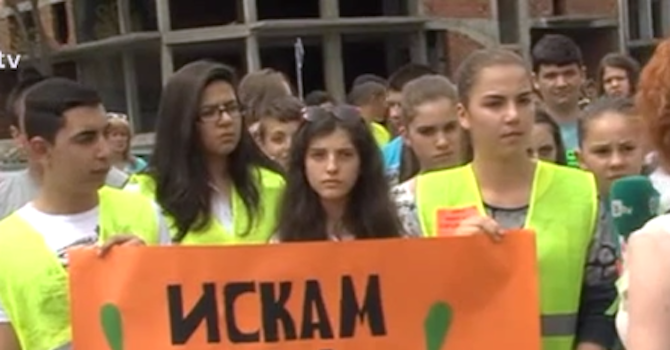 Ученици от Дупница се включиха в борбата с катастрофите
