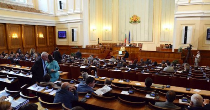 Депутатите приеха на второ четене промени в Закона за климата
