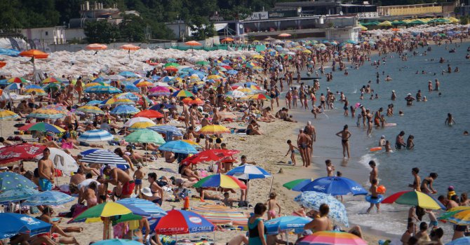 Централният плаж в Бургас открива сезона на 1 юни