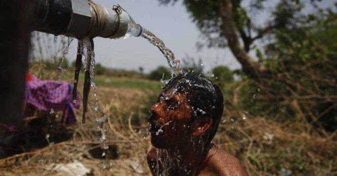 Жертвите на горещините в Индия вече са над 1400