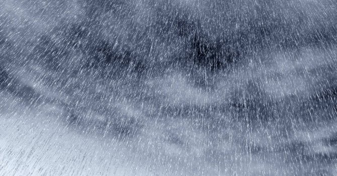 Жълт код за обилни валежи в 12 области от страната